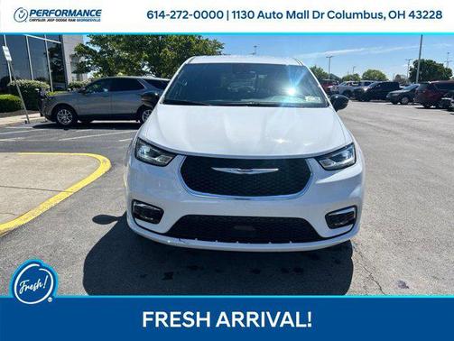 Bright White Clearcoat 2025 Chrysler Pacifica L