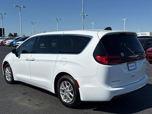 Bright White Clearcoat 2025 Chrysler Pacifica L