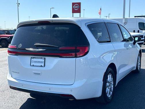 Bright White Clearcoat 2025 Chrysler Pacifica L