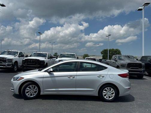 2018 Hyundai ELANTRA SE