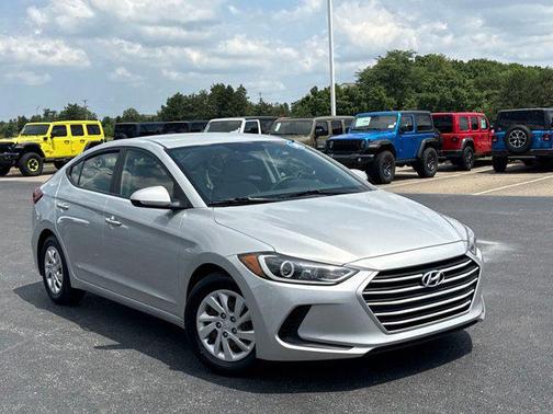 2018 Hyundai ELANTRA SE
