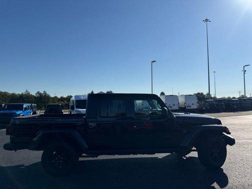 2022 Jeep Gladiator Sport