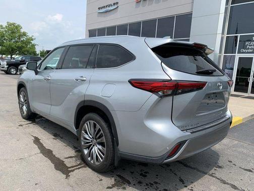 2022 Toyota Highlander Platinum