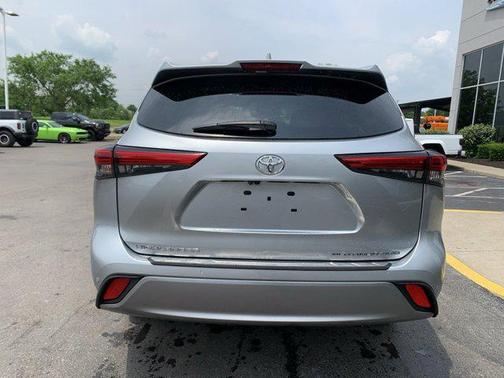 2022 Toyota Highlander Platinum