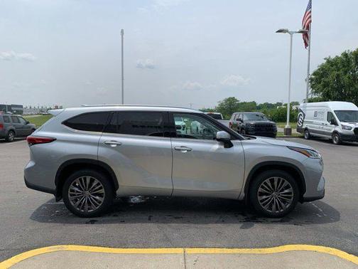 2022 Toyota Highlander Platinum