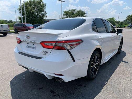 2018 Toyota Camry SE