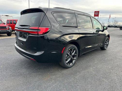 2026 Chrysler Pacifica L