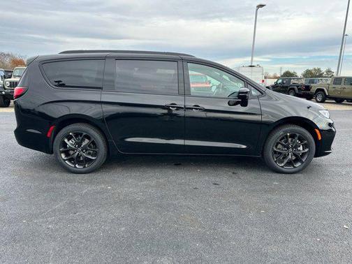 2026 Chrysler Pacifica L