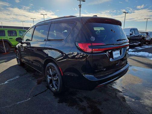 2026 Chrysler Pacifica L