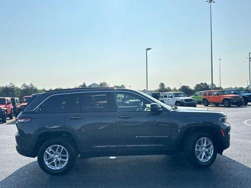 2024 Jeep Grand Cherokee Laredo