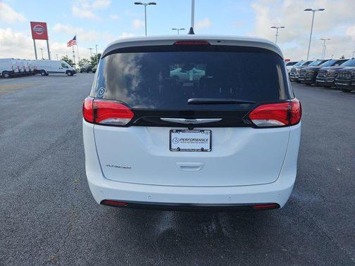 2025 Chrysler Voyager LX