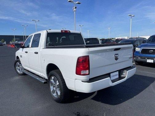 Photo 5 of 27 of 2017 RAM 1500 Express