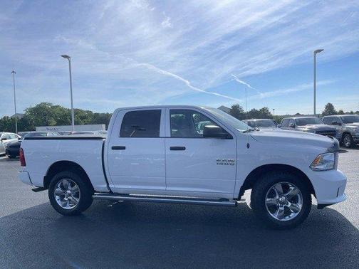 Photo 2 of 27 of 2017 RAM 1500 Express