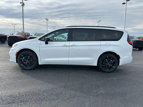 2026 Chrysler Pacifica L