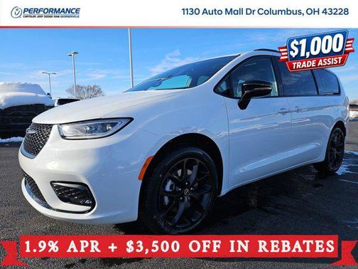 Bright White Clearcoat 2026 Chrysler Pacifica L