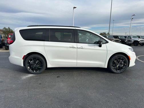 2026 Chrysler Pacifica L