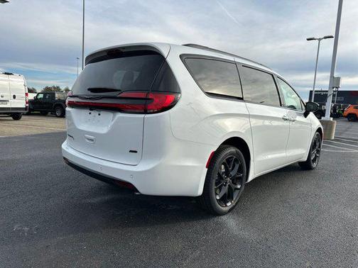 2026 Chrysler Pacifica L