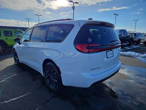 2026 Chrysler Pacifica L