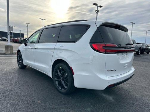 2026 Chrysler Pacifica L