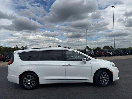 2024 Chrysler Pacifica L