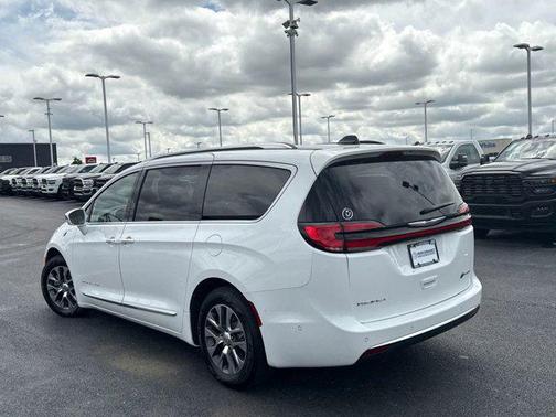 2024 Chrysler Pacifica L