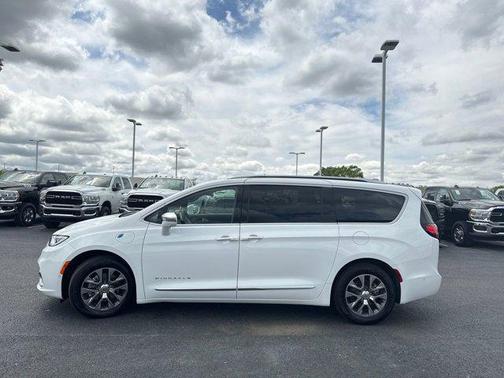 2024 Chrysler Pacifica L