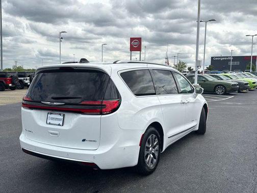 2024 Chrysler Pacifica L