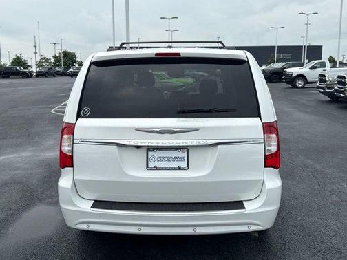 2015 Chrysler Town & Country Touring-L