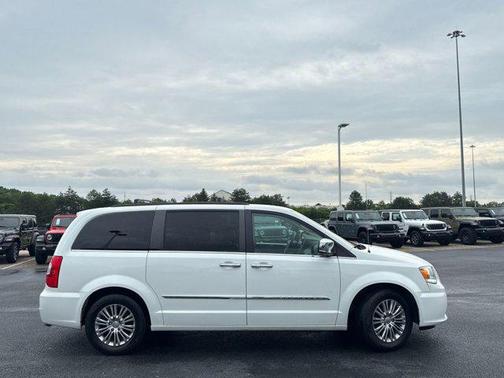 2015 Chrysler Town & Country Touring-L