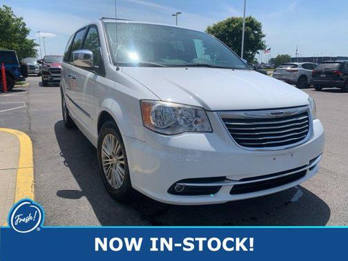 2015 Chrysler Town & Country Touring-L