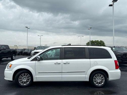 2015 Chrysler Town & Country Touring-L