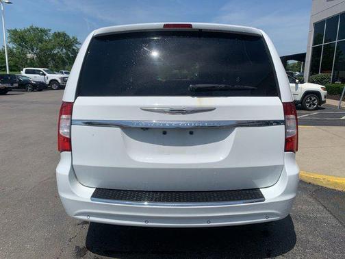 2015 Chrysler Town & Country Touring-L