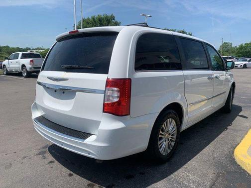 2015 Chrysler Town & Country Touring-L