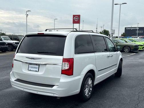 2015 Chrysler Town & Country Touring-L