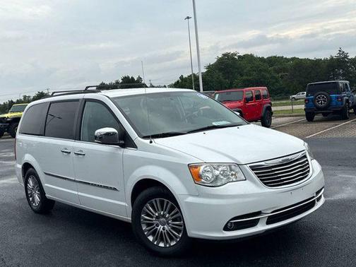 2015 Chrysler Town & Country Touring-L
