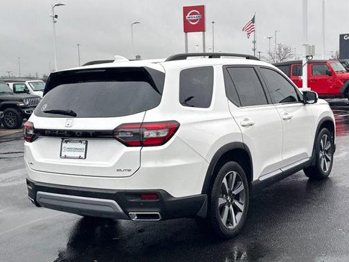 2023 Honda Pilot AWD Elite