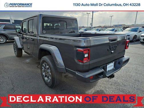 Granite Crystal Metallic Clearcoat 2026 Jeep Gladiator Sahara 4x4