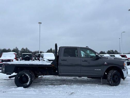 2020 RAM 3500 Tradesman Crew Cab 4x4 8' Box