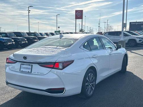 2022 Lexus ES 250 Base