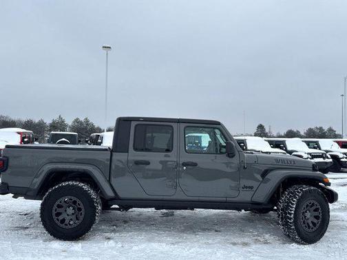2022 Jeep Gladiator Sport