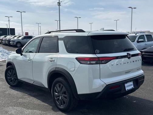 2024 Nissan Pathfinder SV 4WD