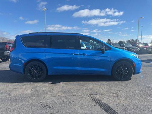 2026 Chrysler Pacifica L