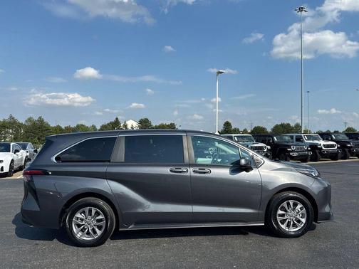 Magnetic Gray Metallic 2025 Toyota Sienna LE
