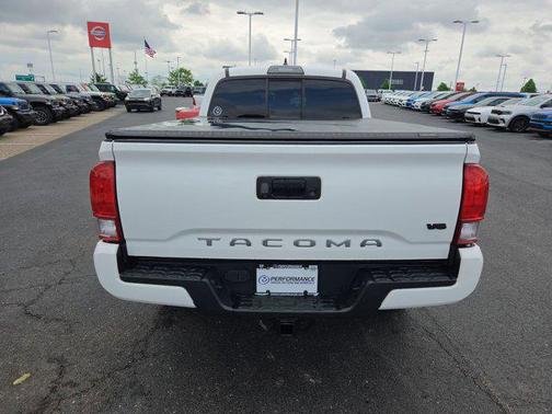 Super White 2016 Toyota Tacoma TRD Sport