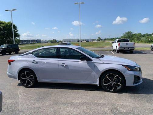 2024 Nissan Altima SR FWD