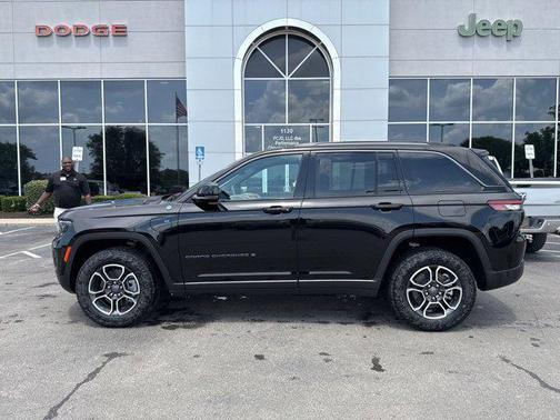 2022 Jeep Grand Cherokee 4xe Trailhawk