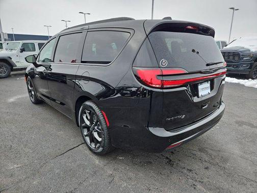 2026 Chrysler Pacifica L