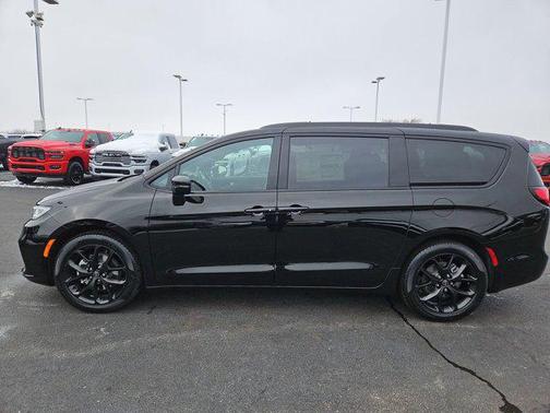 2026 Chrysler Pacifica L