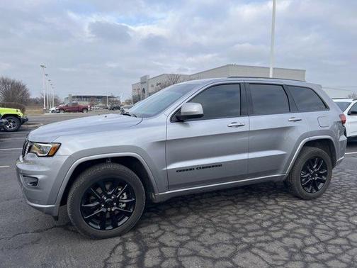 Photo 4 of 18 of 2021 Jeep Grand Cherokee Laredo X