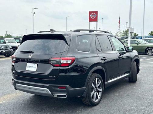 2023 Honda Pilot AWD Elite